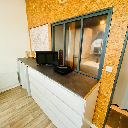 Duplex Industriel - Centre Parking Prive Wifi アパート